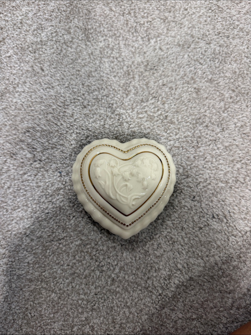 Lenox Cream Heart-Shaped Trinket Box with Gold Accent musical jewelry box